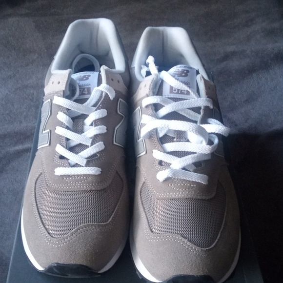 One pair of new balance size 13 - Picture 3 of 5